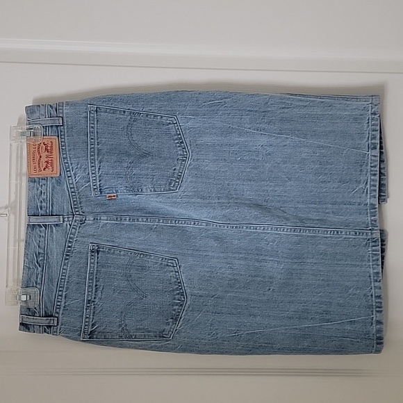 Levi's Size 29 Med-Light Wash Denim Midi Skirt, Front Slit, Exc. Used Condition - Picture 2 of 12